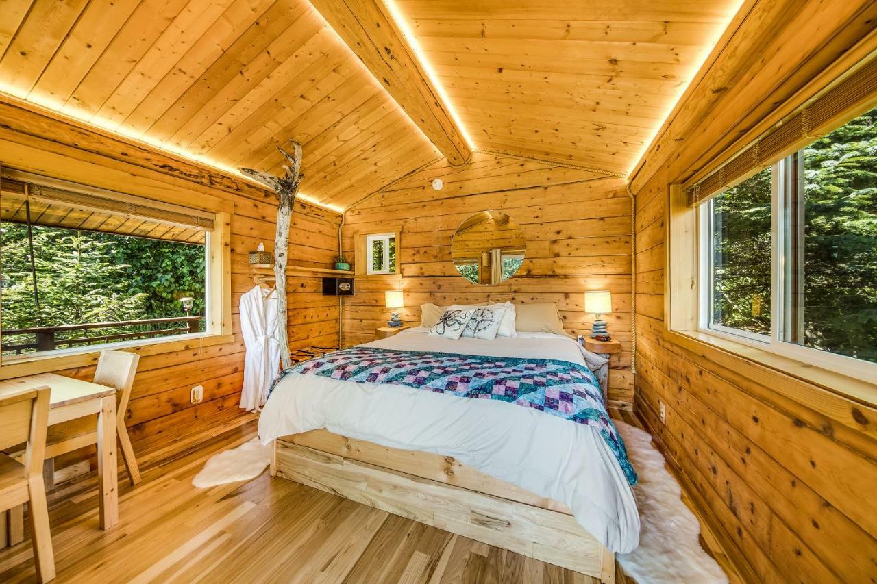 Stillpoint Lodge - All-Inclusive Halibut Cove Екстериор снимка