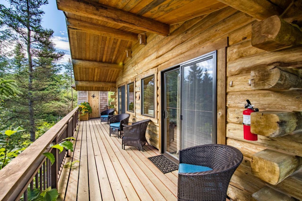 Stillpoint Lodge - All-Inclusive Halibut Cove Екстериор снимка