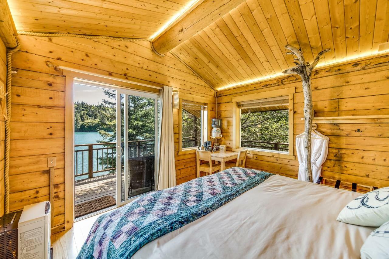 Stillpoint Lodge - All-Inclusive Halibut Cove Екстериор снимка