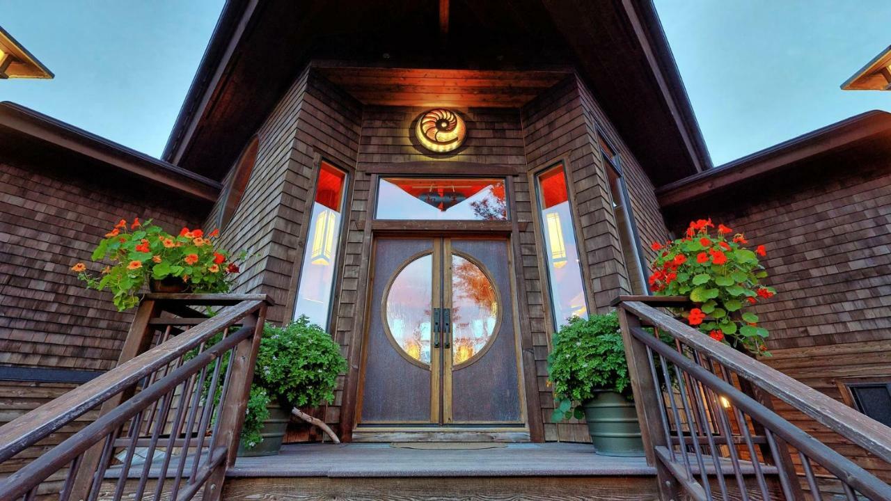 Stillpoint Lodge - All-Inclusive Halibut Cove Екстериор снимка