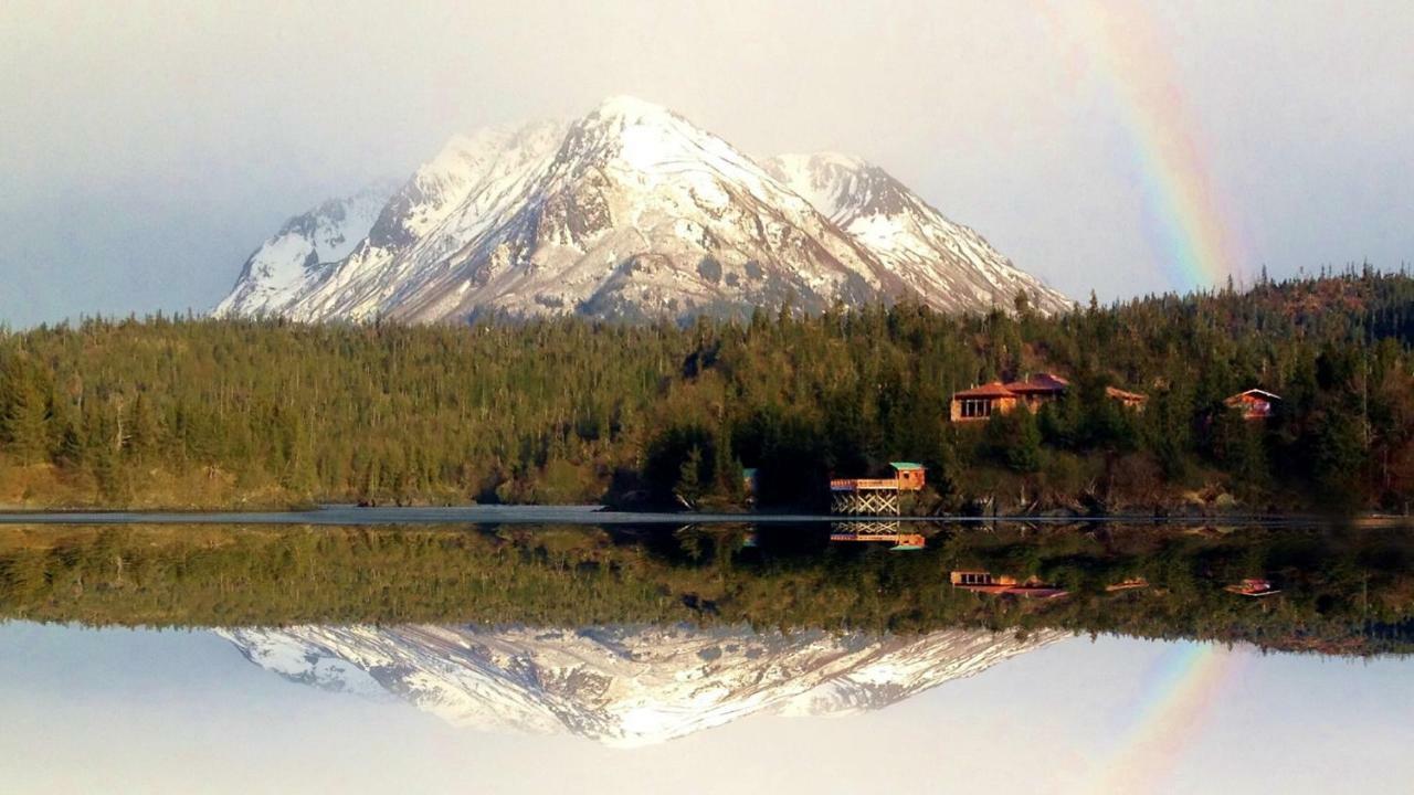 Stillpoint Lodge - All-Inclusive Halibut Cove Екстериор снимка