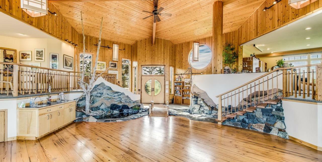 Stillpoint Lodge - All-Inclusive Halibut Cove Екстериор снимка