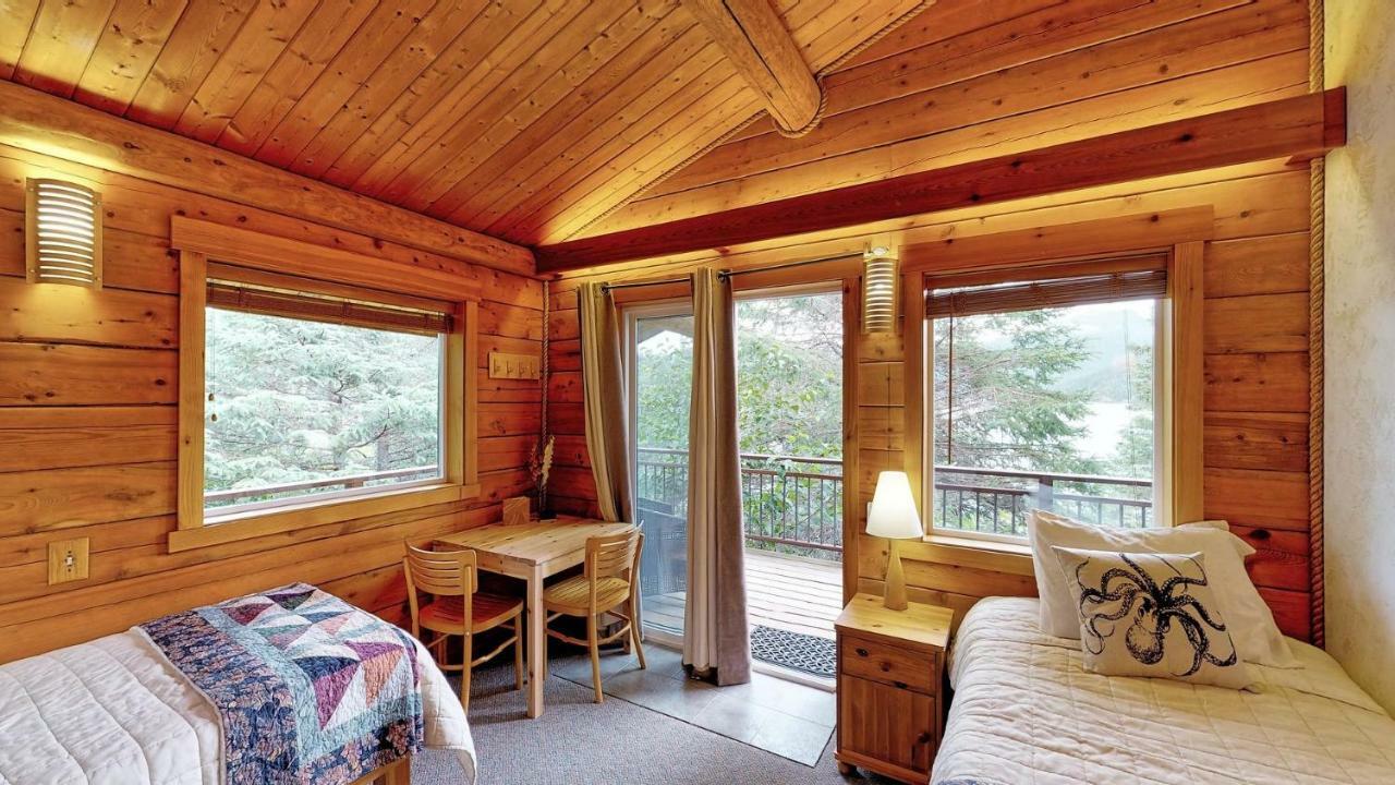Stillpoint Lodge - All-Inclusive Halibut Cove Екстериор снимка