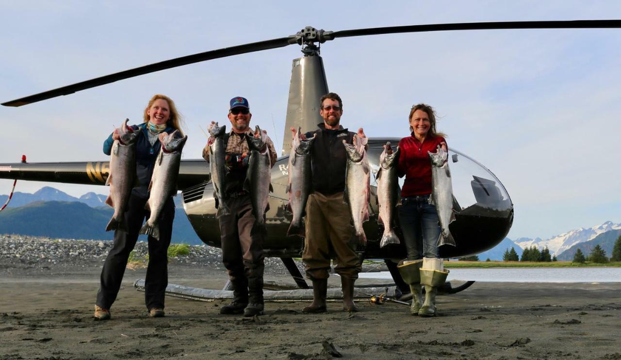 Stillpoint Lodge - All-Inclusive Halibut Cove Екстериор снимка
