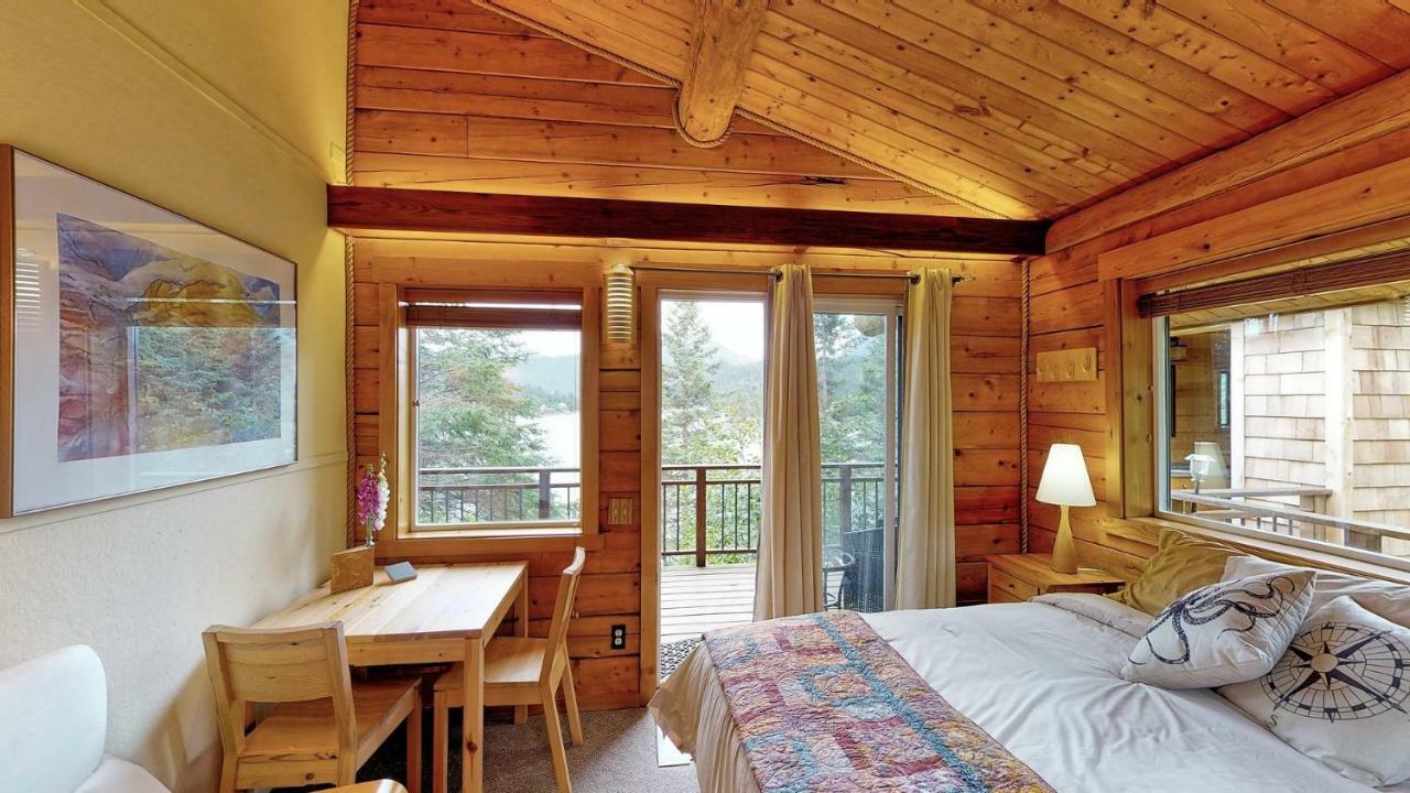 Stillpoint Lodge - All-Inclusive Halibut Cove Екстериор снимка