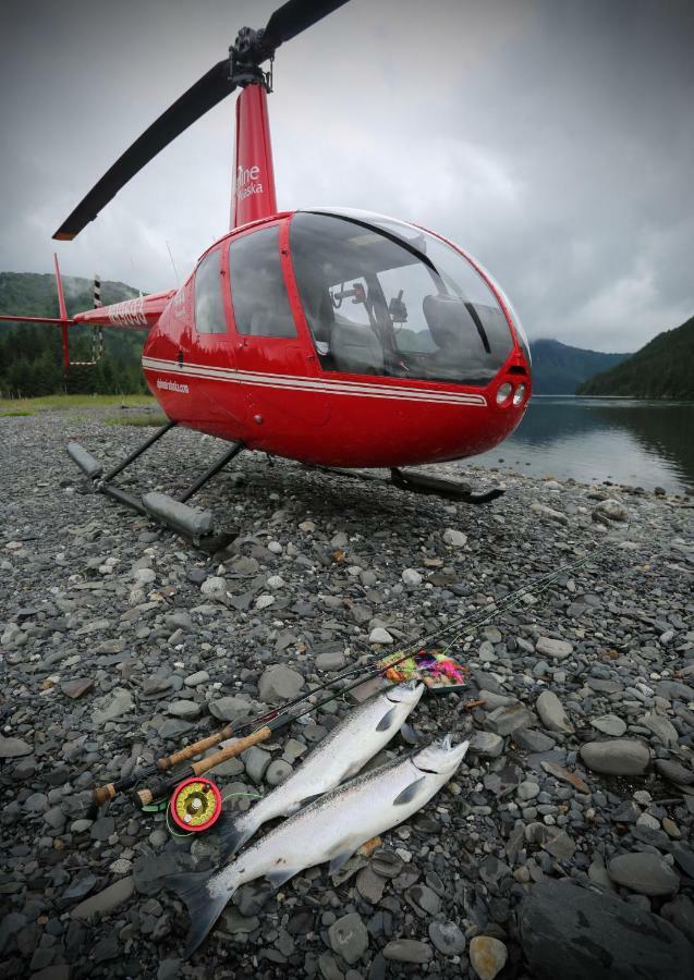 Stillpoint Lodge - All-Inclusive Halibut Cove Екстериор снимка