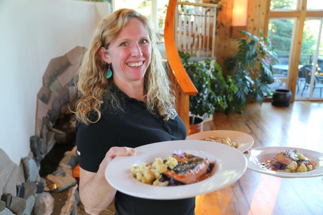 Stillpoint Lodge - All-Inclusive Halibut Cove Екстериор снимка