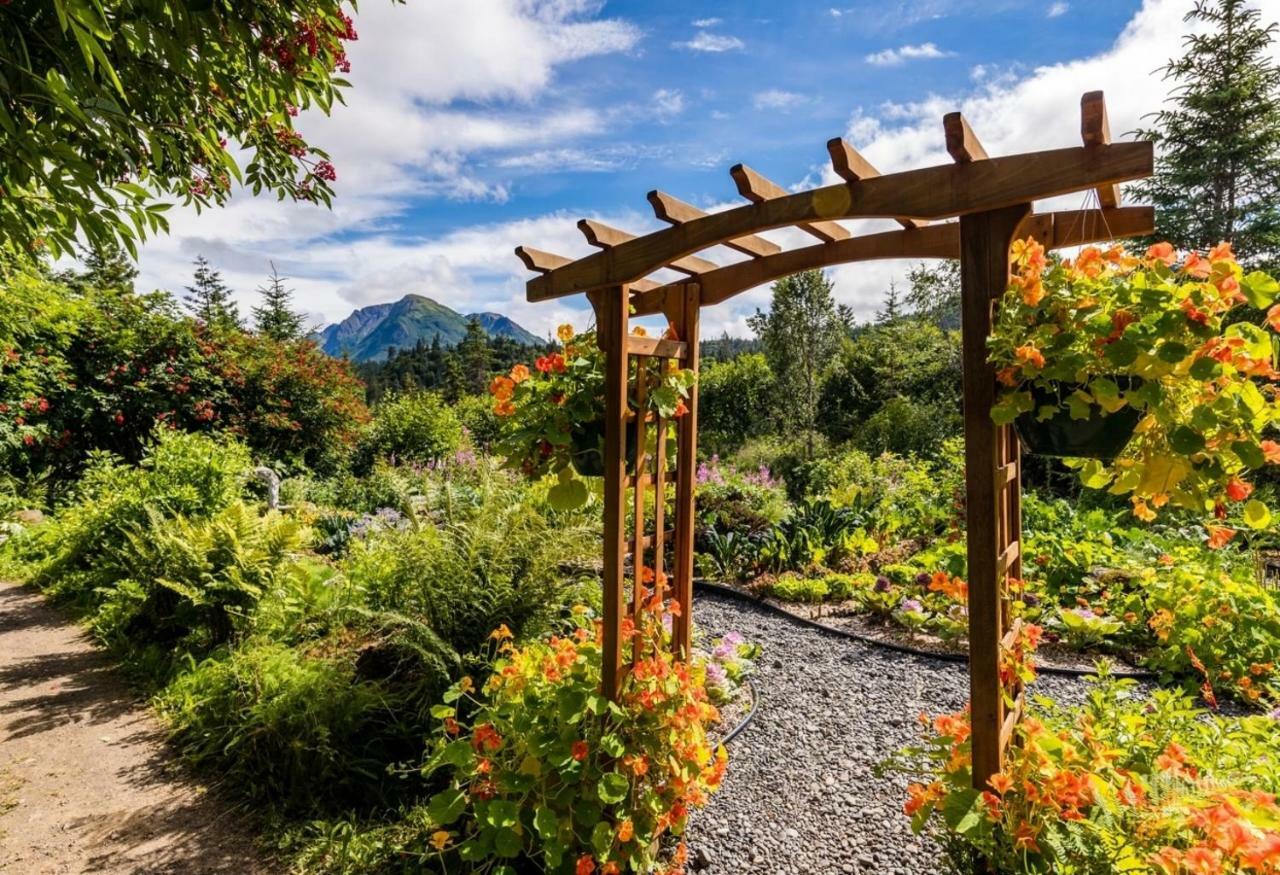 Stillpoint Lodge - All-Inclusive Halibut Cove Екстериор снимка