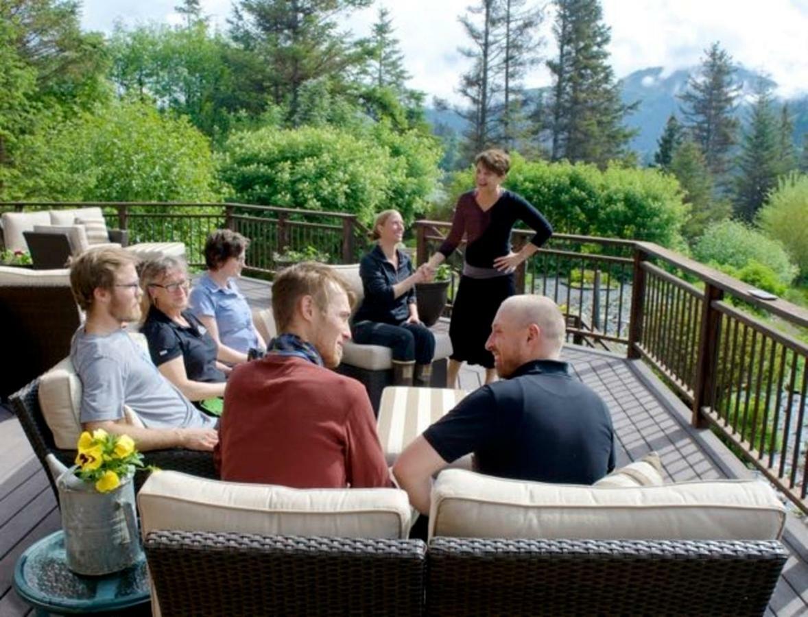 Stillpoint Lodge - All-Inclusive Halibut Cove Екстериор снимка
