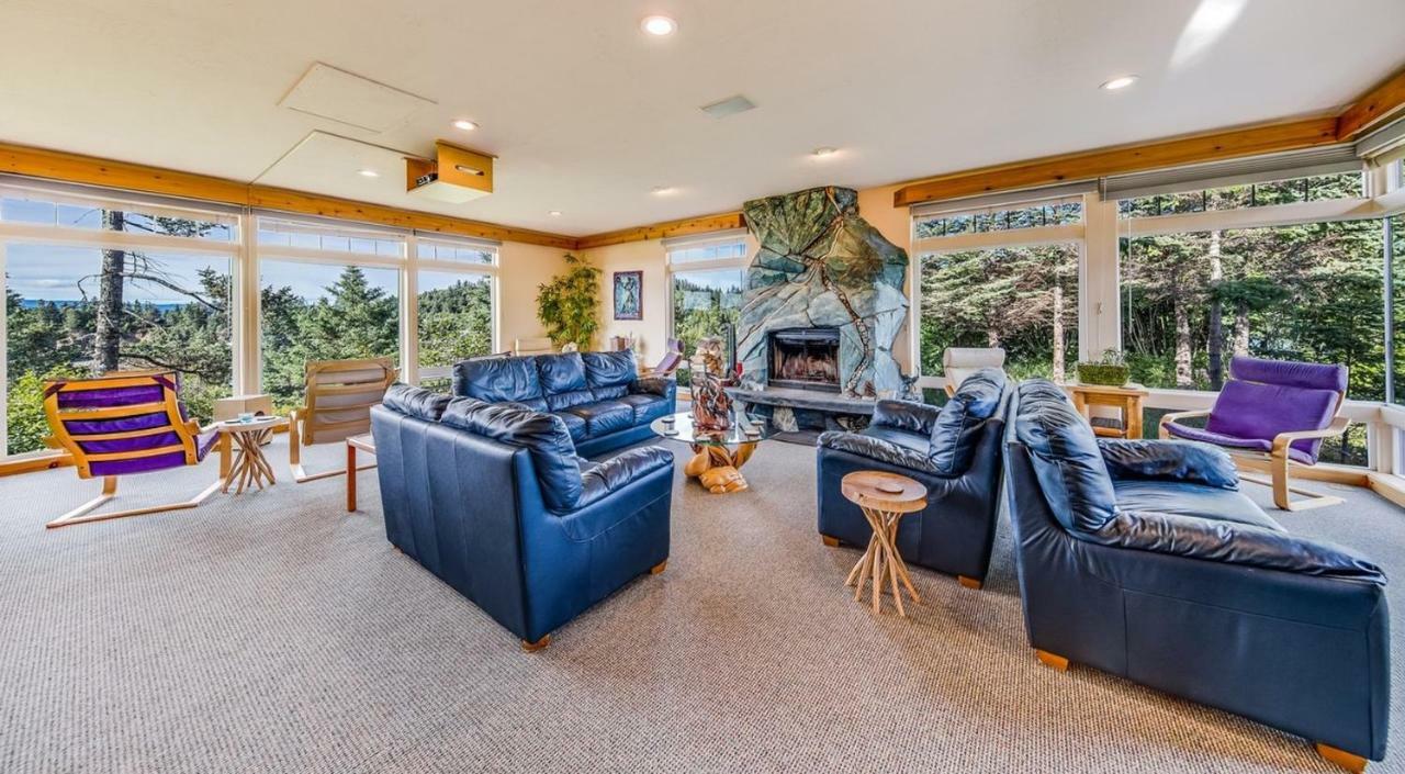 Stillpoint Lodge - All-Inclusive Halibut Cove Екстериор снимка
