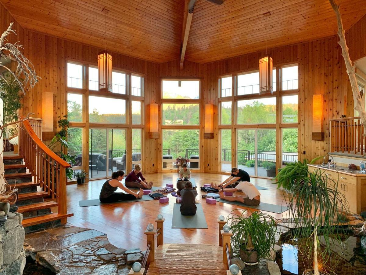 Stillpoint Lodge - All-Inclusive Halibut Cove Екстериор снимка